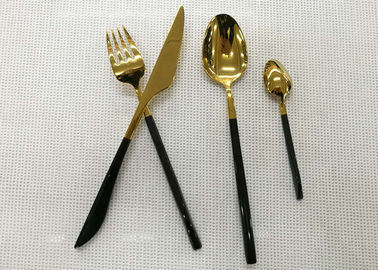 Color - los sistemas plateados de los platos y cubiertos del acero inoxidable de 4 pedazos del negro manejan las cabezas del oro